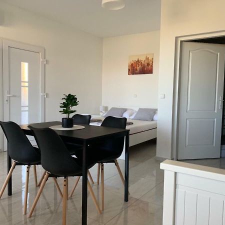 Nelany Apartment Zubovici Luaran gambar