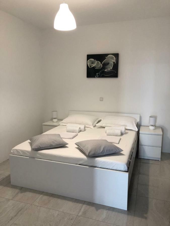Nelany Apartment Zubovici Luaran gambar