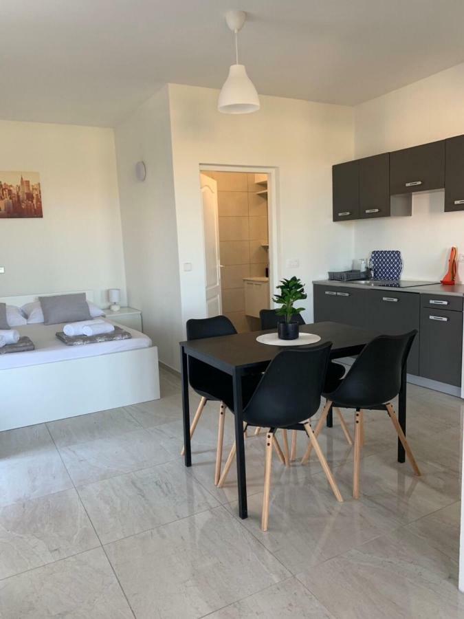 Nelany Apartment Zubovici Luaran gambar