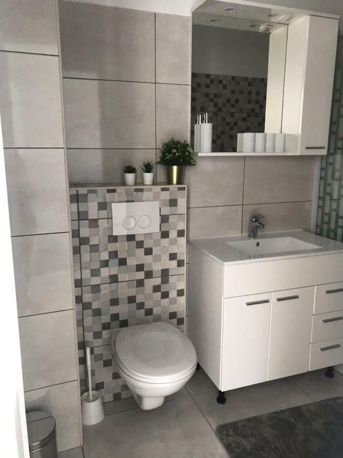 Nelany Apartment Zubovici Luaran gambar