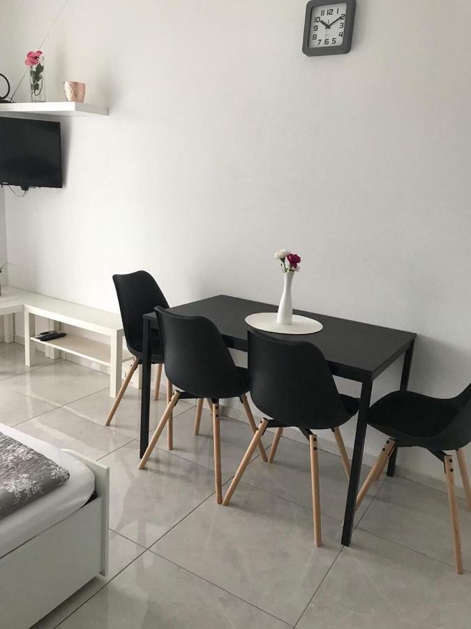Nelany Apartment Zubovici Luaran gambar