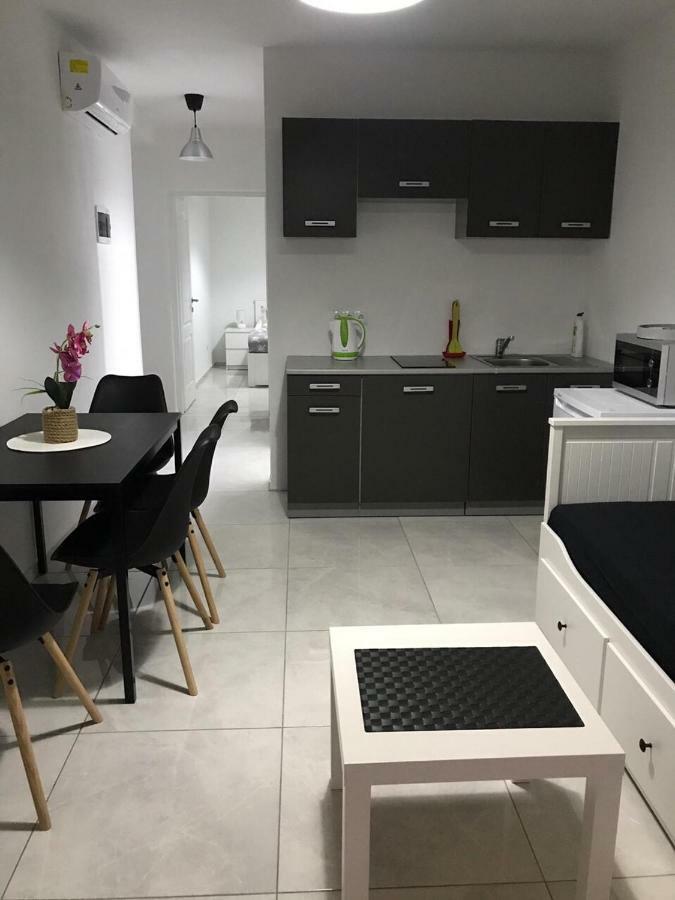 Nelany Apartment Zubovici Luaran gambar