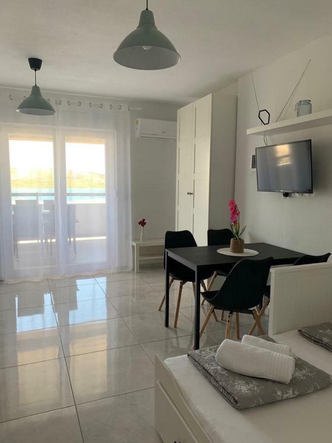Nelany Apartment Zubovici Luaran gambar